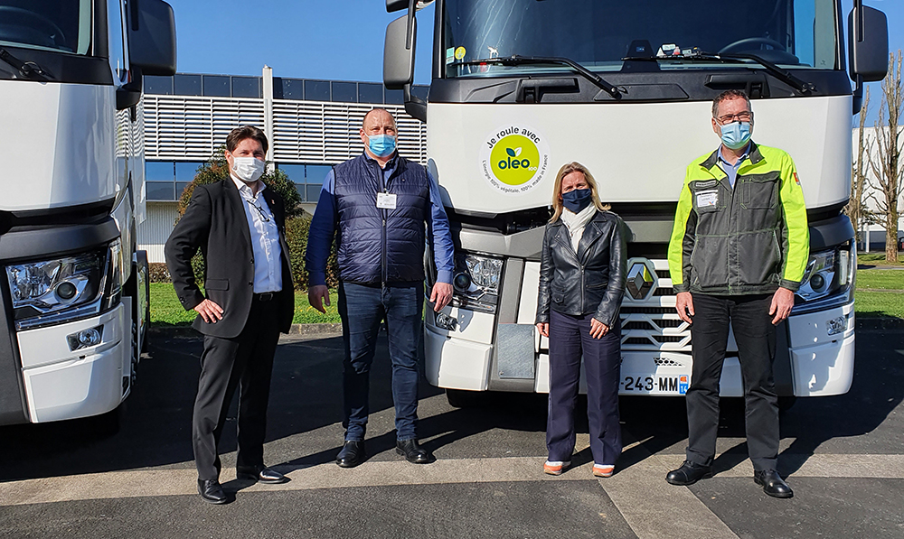 Christophe Martin, directeur général de Renault Trucks France et Loïc Guesnet, dirigeant de Transcal.