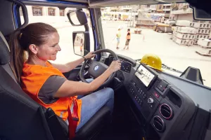 Renault Trucks E-TECH C driving