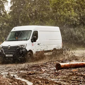 Renault Trucks Master driving in the mud
