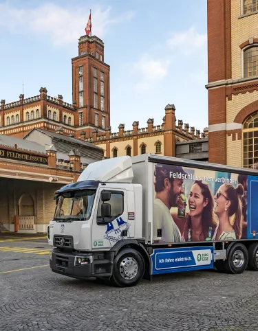 Renault Trucks D Wide Z.E. Carlsberg_01